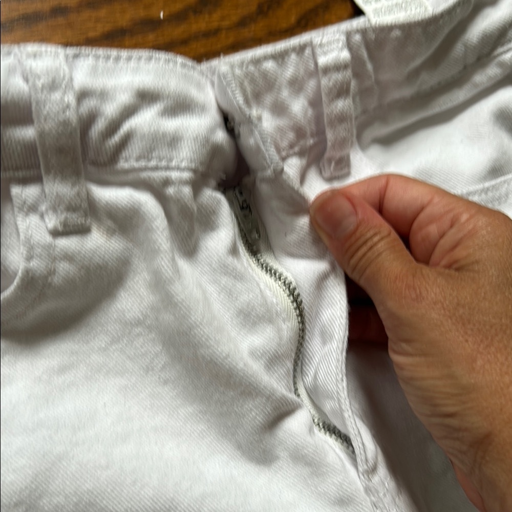 🌿SHEIN Bright White Frayed Hem Mini Skirt🌿 - Picture 5 of 8